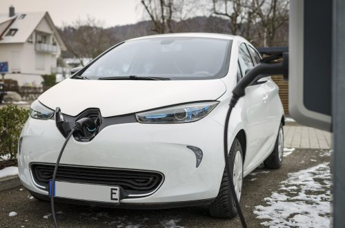 véhicule électrique en charge